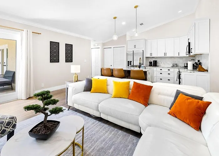 Alluring Luxury Oasis, Modern Comfort & Relaxation